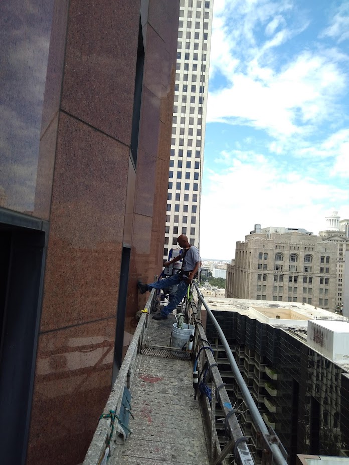 Window cleaning in New Orleans